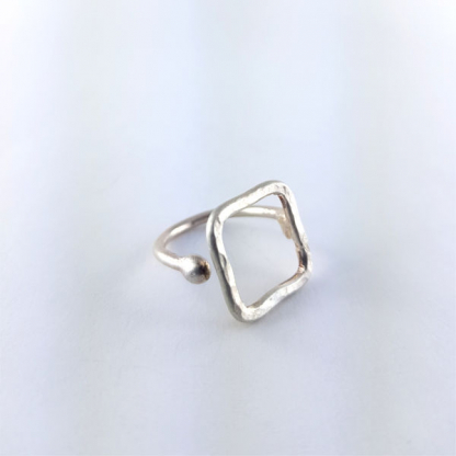 bague carrée en argent