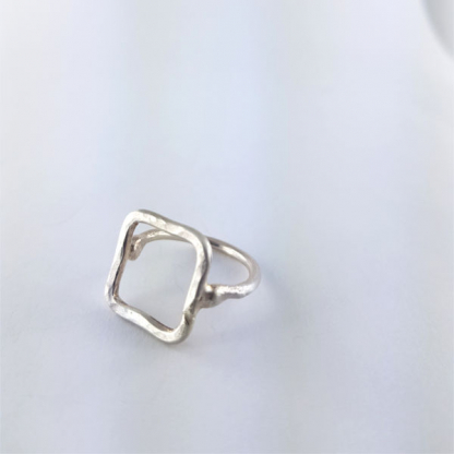 bague carrée en argent massif