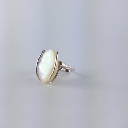 Bague nacre blanche sertie sur argent 925 - Senza