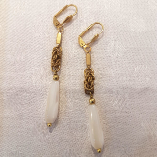 boucles d'oreilles goutte nacre blanche